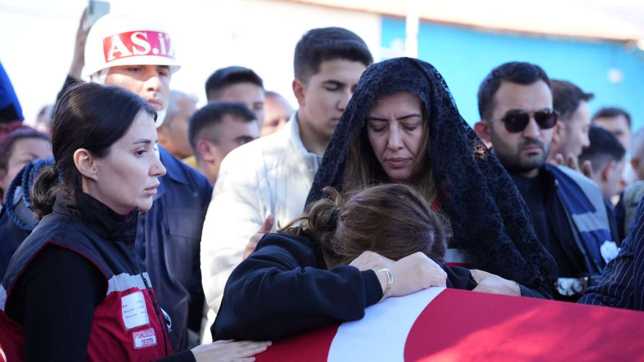 Fotoğrafını Babası Taşıdı: Milas Şehidini Gözyaşlarıyla Uğurladı 12